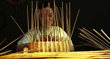 Çöpten hayata kâğıdın yolculuğu: Atık maharetli ellerde sanata dönüşüyor 