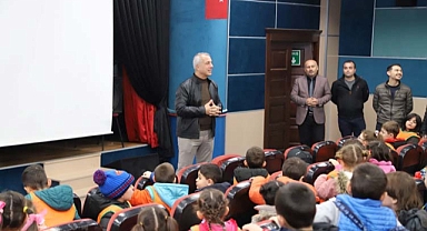 HENDEK BELEDİYESİNDEN ANAOKULU ÇOCUKLARINA ÜCRETSİZ SİNEMA 