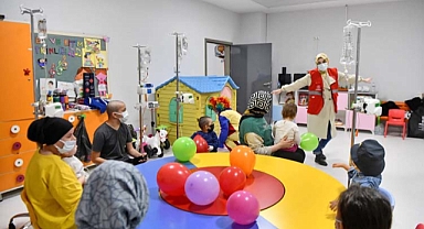 SAÜ’lü Öğrencilerden Çocuklara Sürpriz 