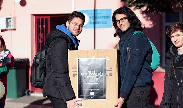 SUBÜ öğrencileri Akyazı’da kitap bağışı yaptı