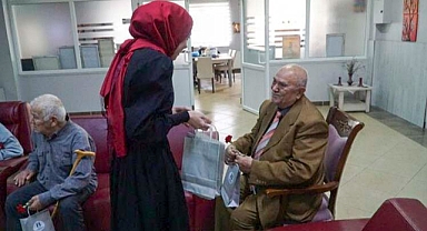 SUBÜ öğrencileri huzurevi sakinleriyle buluştu 