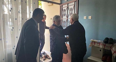 Yaşlıların Gönlünü Aldılar 