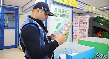 ZABITA EKİPLERİ ZİNCİR MARKETLERİ DENETLEDİ 