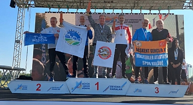 Büyükşehirli koşucu podyumda yerini aldı 