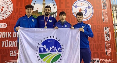 Halterde başarıların ardı arkası kesilmiyor 