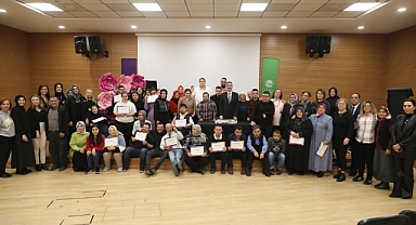 Mutlulukları gözlerine yansıdı: Engelsiz hobi kurslarında karne heyecanı 