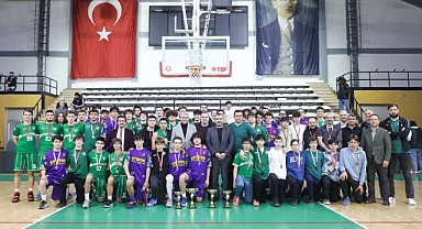 U-18 basketbol liginde şampiyon Büyükşehir oldu 