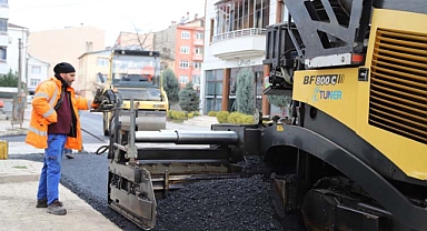 YENİMAHALLE’DE 4 AYRI SOKAKTA ASFALT ÇALIŞMALARI TAMAMLANDI 