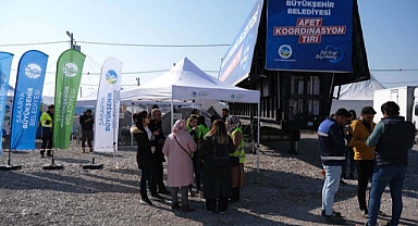 Büyükşehir deprem çocuklarının yüzünde tebessüm oldu 