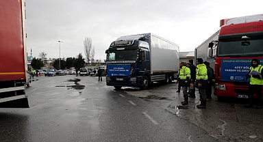 Sakarya’dan yardım kampanyasına büyük destek: 40 tır afet bölgesine gitti 