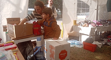 Serdivan’a Gelen Depremzedeler İçin Hayır Çarşısı Kuruldu 