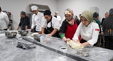 SUBÜ depremzedeler için ekmek üretimine başladı 