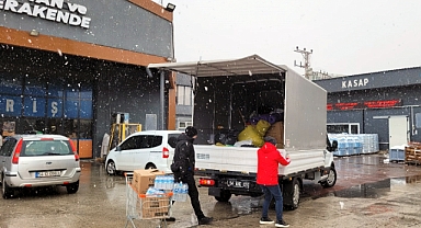 SUBÜ öğrenci toplulukları depremzedelerin yanında 