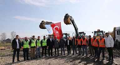 8 milyonluk projede ilk kepçeyi Başkan Soykan vurdu 