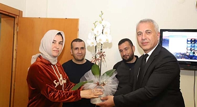 BAŞKAN BABAOĞLU DEPREMZEDE AİLELERİ YALNIZ BIRAKMIYOR 