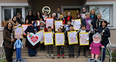 Çocuklar YADEM'de yaşlılarla resim yaptı 