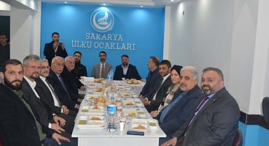 Elif Feraoğlu, Ülkü Ocakları'nın  Aday adaylarına verdiği iftara katıldı 