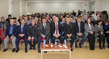 FERİZLİ'DE İSTİKLAL MARŞI'NIN KABULÜ TÖRENLE KUTLANDI 