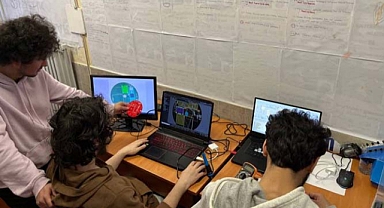 SAÜ’lü Öğrencilerden Gururlandıran Başarı 