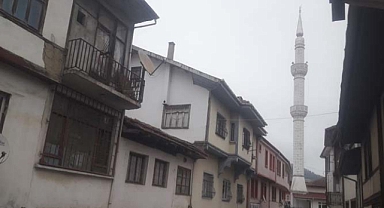 Taraklı’da Çift Şerefeli Minare korkutuyor 