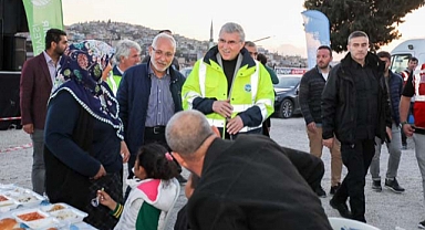 Başkan Yüce, depremzedelerle iftar sofrasında buluştu: “Hep birlikte yeniden ayağa kalkacağız” 