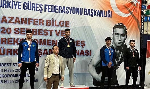 Büyükşehir güreşçileri Türkiye Şampiyonası’na damga vurdu