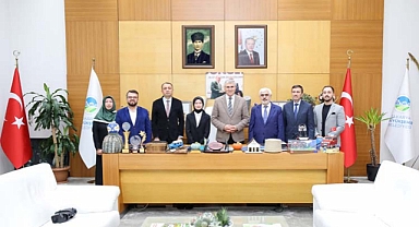 Büyükşehir koltuğunu devralan Başkan Erva’dan dikkat çeken deprem vurgusu: “Sakarya için projelerim var” 