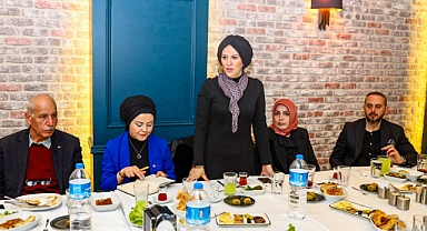 Elif Feratoğlu MHP'de Aday Adaylarının bir araya geldiği iftara katıldı  