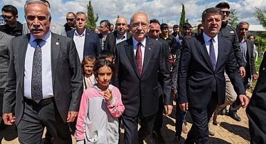 ENGİN ÖZKOÇ ADIYAMAN’DA DEPREMZEDELERLE BAYRAMLAŞTI 