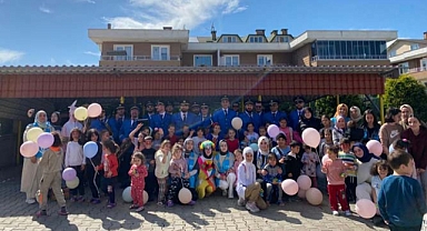 TÜGVA DEPREMZEDE ÇOCUKLARI UNUTMADI 