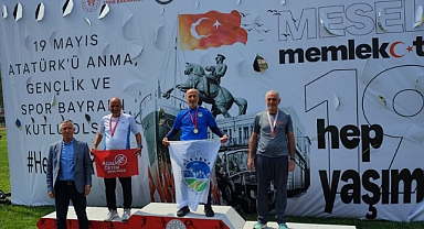 Büyükşehir sporcuları yarı maratonda kürsüye çıktı 