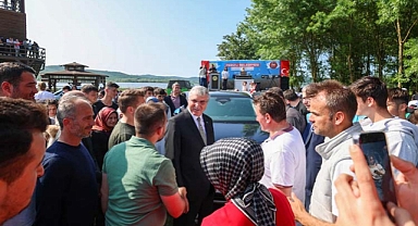 Gençlik şölenine TOGG ile giriş yapan Yüce’den gençlere: “Size çok güveniyoruz” 