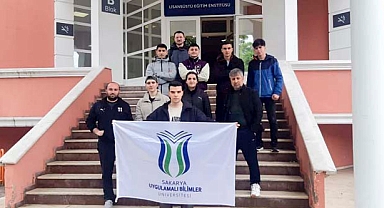 SUBÜ öğrencileri boksta iki madalya kazandı 