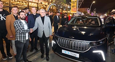 Türkiye Yüzyılı’nın meşalesini Sakarya’nın gençleri yakacak Başkan Yüce, TOGG ile Mavi Durak’a geldi 