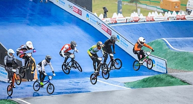Ayçiçeği Bisiklet Vadisi’nde heyecan zirve yaptı: Dünya Kupası yarışlarının ilk günü tamamlandı 
