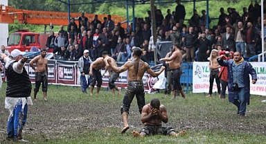 Büyükşehir pehlivanlarından madalya yağmuru 