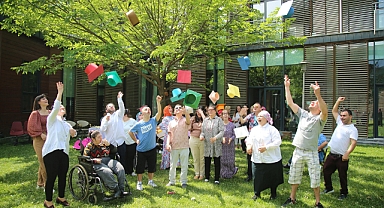Engellerin aşıldığı sevgi dolu bir bahar dönemi tebessümle bitti 