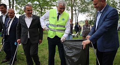 Sapanca Gölü’nden çıkan atıklar görenleri şaşırttı: “Kıyametin kopacağını bilseniz, o fidanı dikin” 