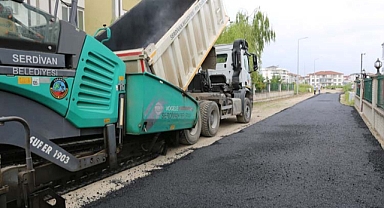 Serdivan’da Sıcak Asfalt Çalışmaları Devam Ediyor 