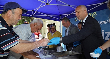 BAŞKAN BABAOĞLU’NDAN VATANDAŞLARA AŞURE İKRAMI 