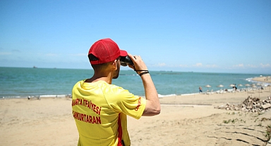 Büyükşehir’in sahillerde nefes kesen ‘hayat’ mesaisi 