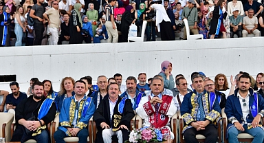 Fen-Edebiyat Fakültesi’nde Mezuniyet Heyecanı 