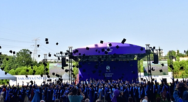 İlahiyat Fakültesi Mezunlarını Uğurladı 