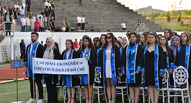 Siyasal Bilgiler Fakültesi Mezunlarını Uğurladı 