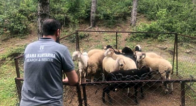 SUBÜ ekibi bayramda depremzedelerin yanındaydı 