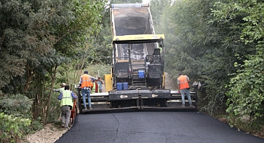 Akyazı’da asfalt mesaisi sürüyor  