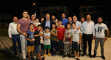 Başkan Alemdar Vatandaşlara Dondurma Dağıttı 