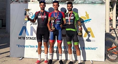 Büyükşehir sporcuları Ay Yıldızlı formayla tozu dumana kattı