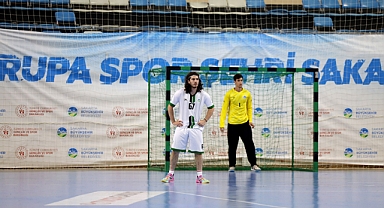 Karaçay Türkü Dzhurtubaev Büyükşehir hentbolda 