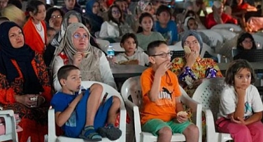 SAÜ Açık Hava Sinemasında Animasyon Filmi Gösterildi